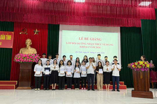 Bế giảng lớp Bồi dưỡng nhận thức về Đảng khóa I năm 2026 