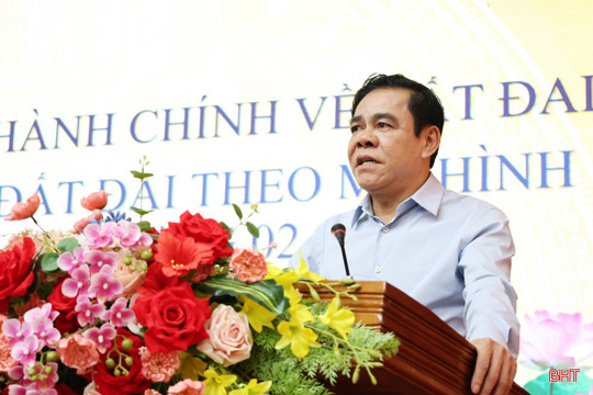 Nêu cao tinh thần trách nhiệm, tận tâm khi giải quyết hồ sơ hành chính cho người dân 