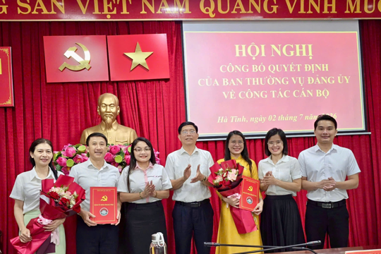 Đảng ủy UBND tỉnh công bố Quyết định thành lập Ban Xây dựng Đảng và các quyết định về công tác cán bộ