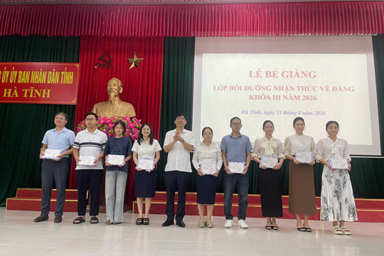 Bế giảng lớp Bồi dưỡng nhận thức về Đảng khóa III năm 2026 