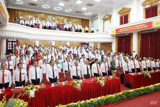 Đảng bộ UBND tỉnh phát huy vai trò nòng cốt trong điều hành chính quyền địa phương hai cấp 