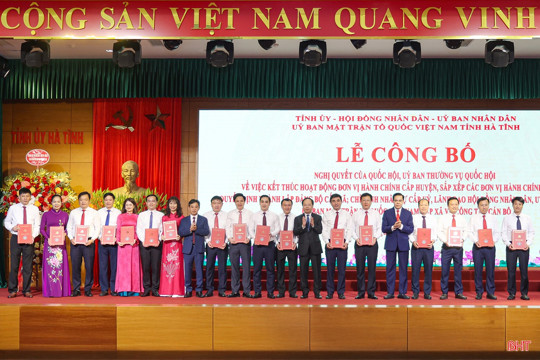 Hà Tĩnh công bố các quyết định quan trọng về sắp xếp ĐVHC, tổ chức bộ máy, cán bộ 