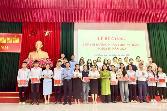 Bế giảng lớp Bồi dưỡng nhận thức về Đảng khóa III năm 2025