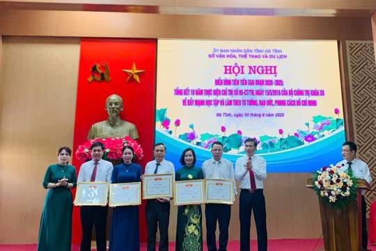 Sở Văn hóa, Thể thao và Du lịch tổ chức vinh danh tập thể, cá nhân điển hình trong thực hiện phong trào thi đua và làm theo gương Bác 