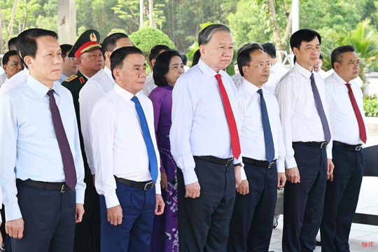 Lãnh đạo Đảng, Nhà nước dâng hương tưởng nhớ Tổng Bí thư Hà Huy Tập 