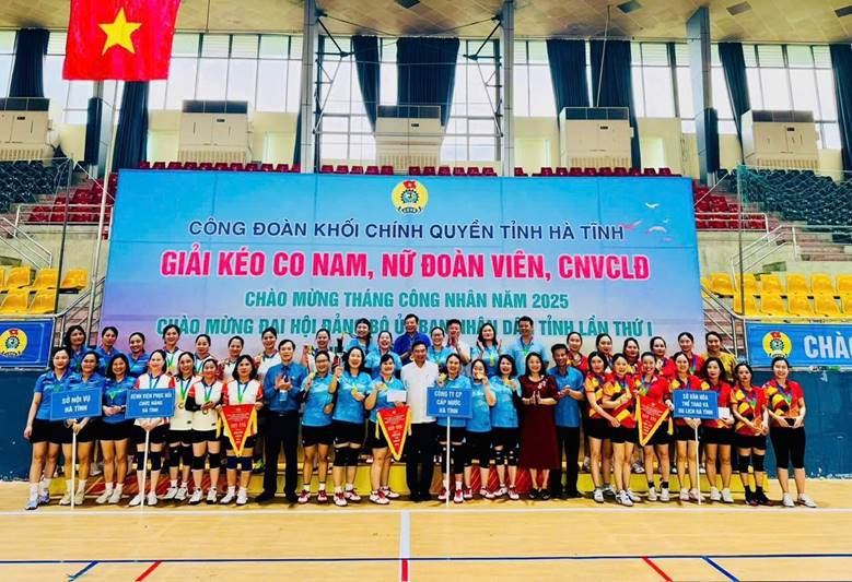Công đoàn Khối Chính quyền tỉnh tổ chức thành công giải kéo co nam, nữ