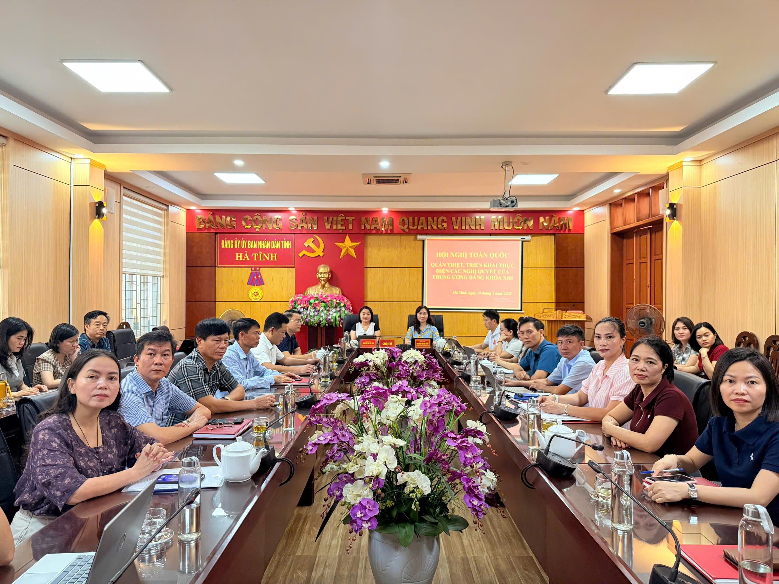 Đảng bộ Uỷ ban nhân dân tỉnh kết nối đường truyền Hội nghị toàn quốc quán triệt, triển khai thực hiện Nghị quyết 66, Nghị quyết 68 của Bộ Chính trị