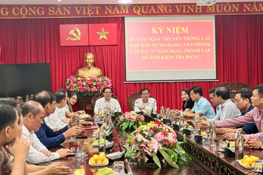 Đảng ủy UBND tỉnh tổ chức gặp mặt kỷ niệm 95 năm Ngày truyền thống các ban xây dựng Đảng, Văn phòng cấp ủy và 77 năm Ngày truyền thống ngành Kiểm tra Đảng