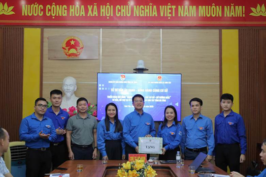 Đoàn Ủy ban nhân dân tỉnh: Triển khai đội hình tri thức trẻ tình nguyện  hỗ trợ tại xã miền núi Sơn Tây